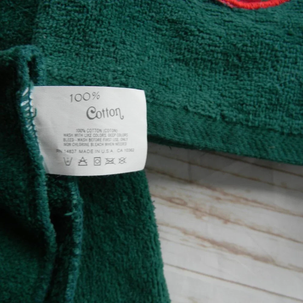 VINTAGE 100% COTTON MADE IN USA GREEN EMBROIDERED CHRISTMAS TREE TOWEL GUEST SET